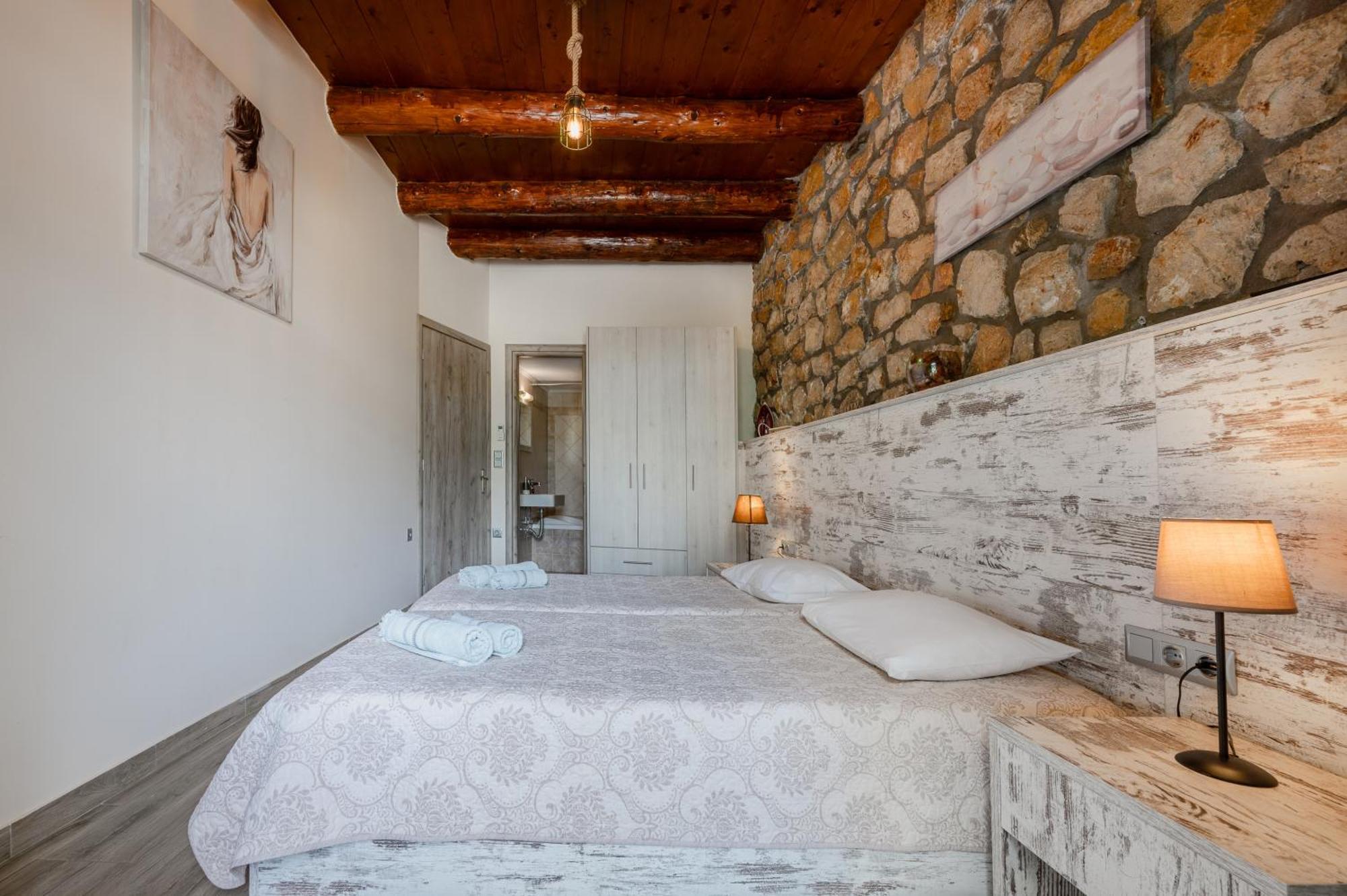 Souda Bay Cottage Плакиас Экстерьер фото